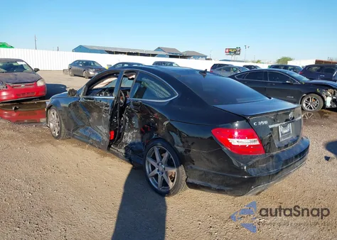 2014 Mercedes-Benz C 350 Sport z USA, uszkodzony, nr VIN WDDGJ5HBXEG175889